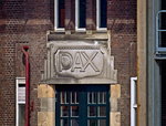 gevelsteen " Pax " (vrede) 
              <br/>
              Paul Paris, juni 2014